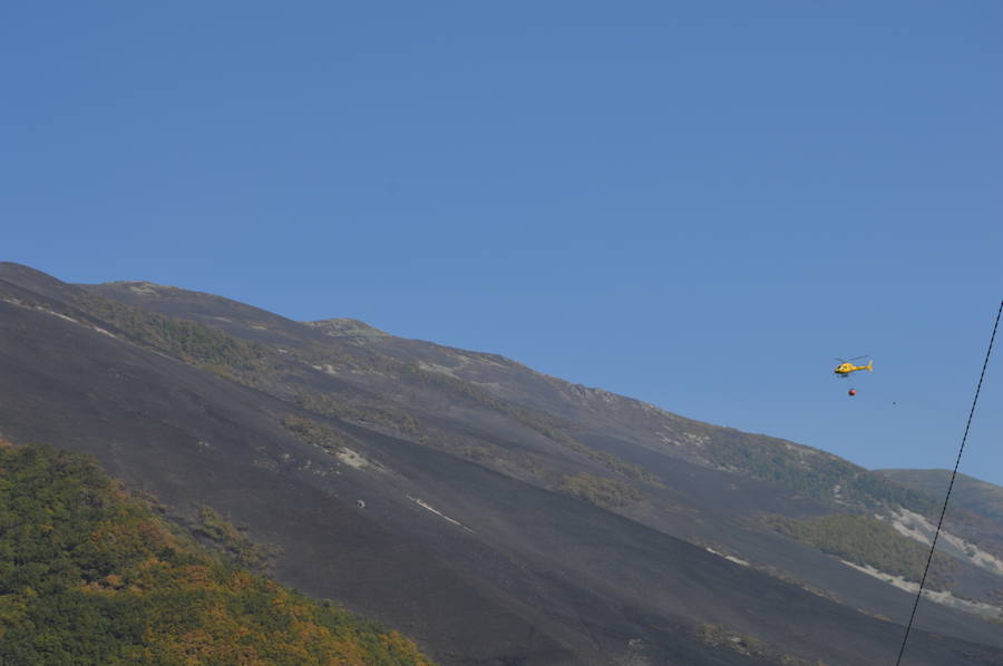 Degaña lucha contra el fuego