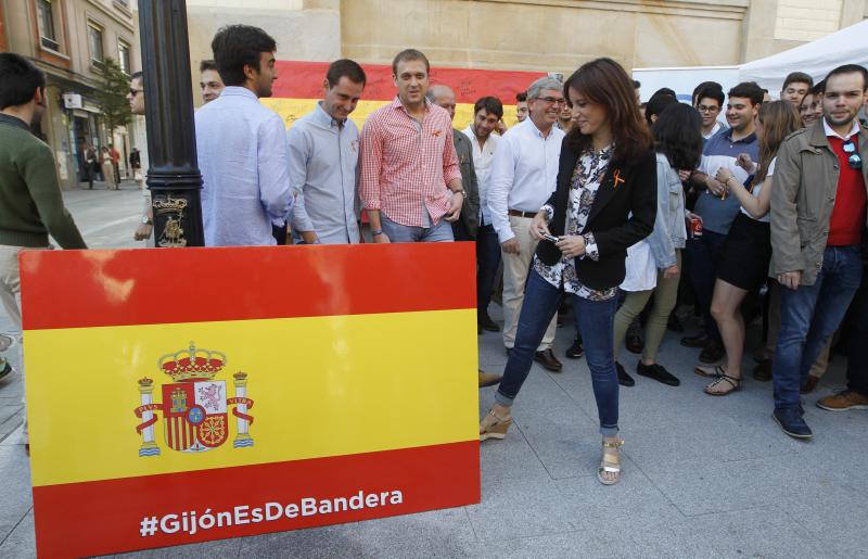 Nuevas Generaciones organiza en el centro de la ciudad un acto en defensa de la unidad de España