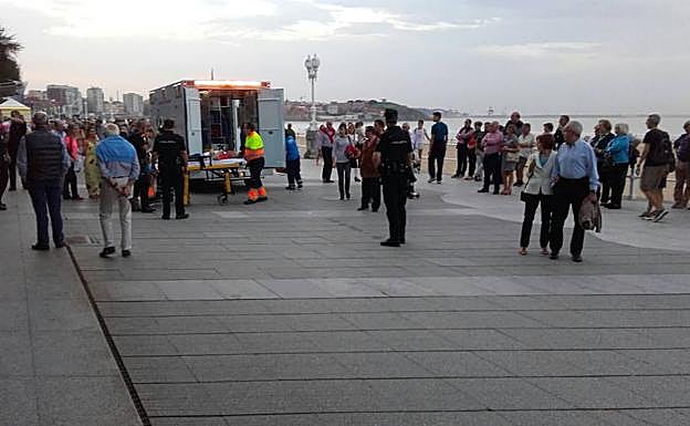 El suceso generó gran expectación entre los viandantes.