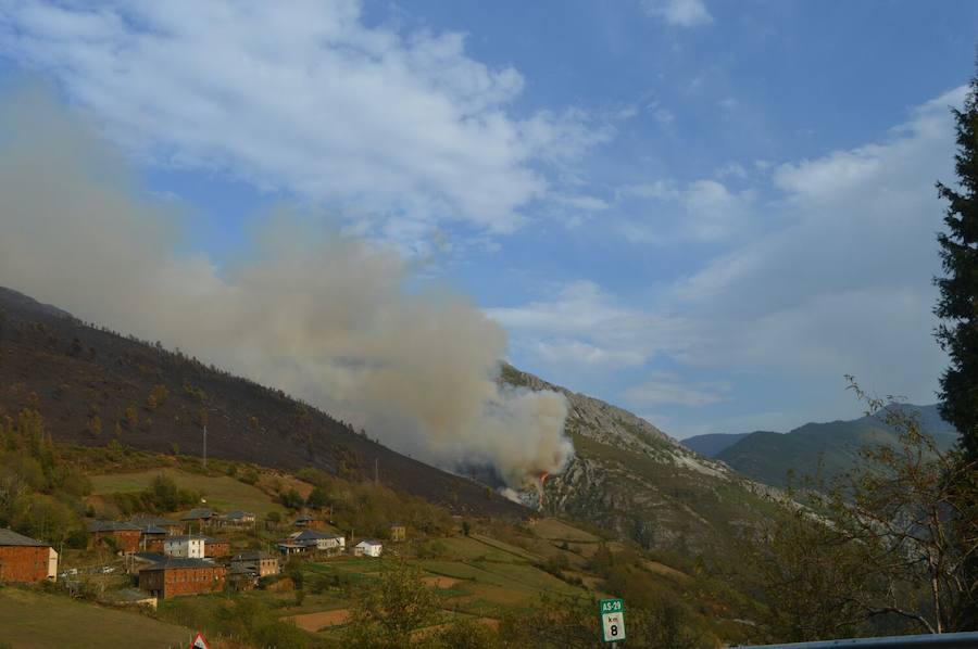 El fuego no da tregua al suroccidente asturiano