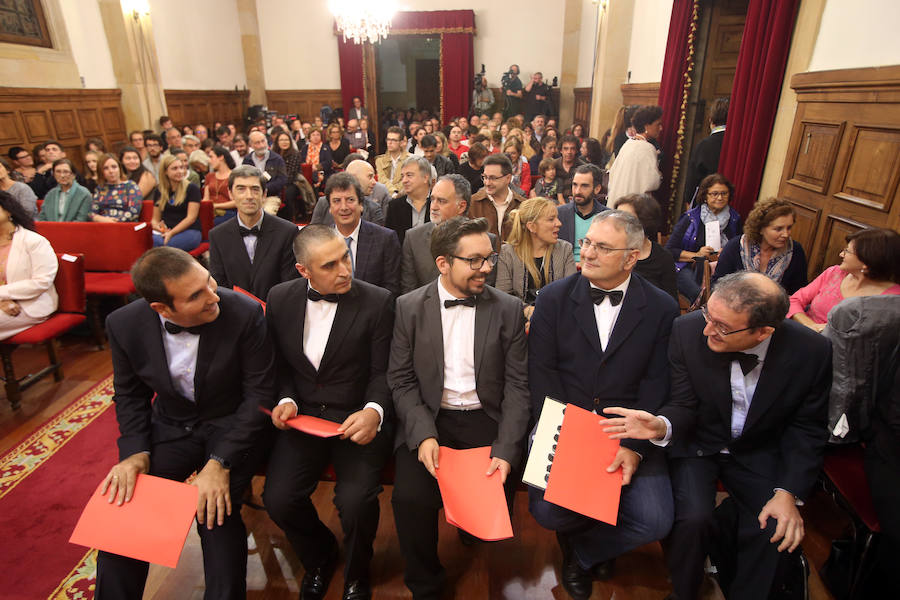 Les Luthiers ejercen tanto de espectadores como de entrevistados en Oviedo