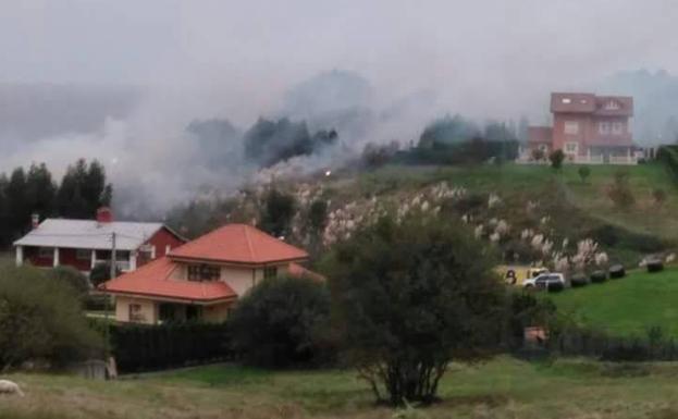 Sofocan un pequeño incendio forestal en La Llonguera, en Santa María del Mar