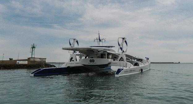 El primer catamarán de hidrógeno del mundo se encuentra en el Puerto Deportivo. 