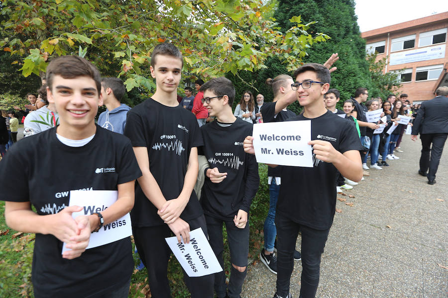 Los alumnos del IES La Magdalena de Avilés reciben a Rainer Weiss