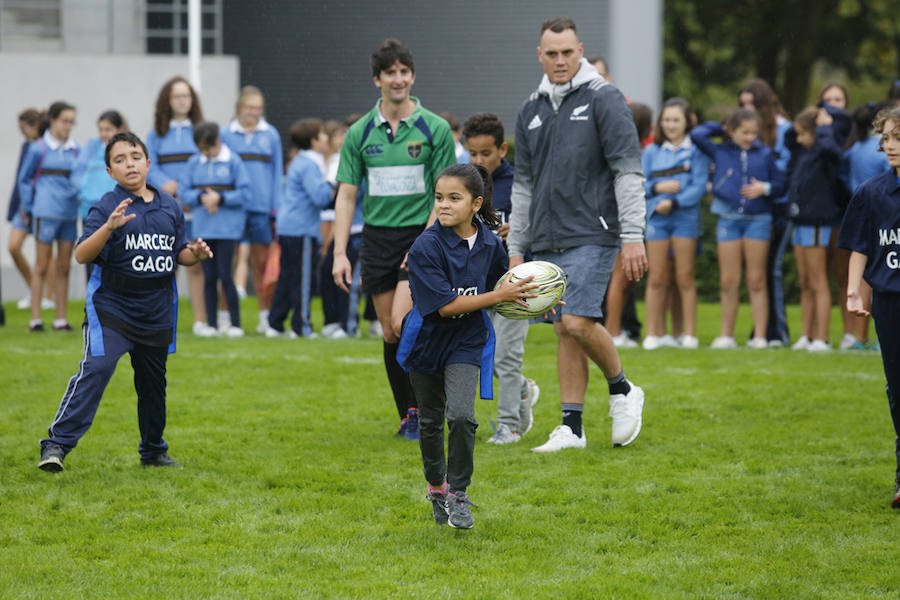 800 niños entrenan con los All Blacks en Gijón