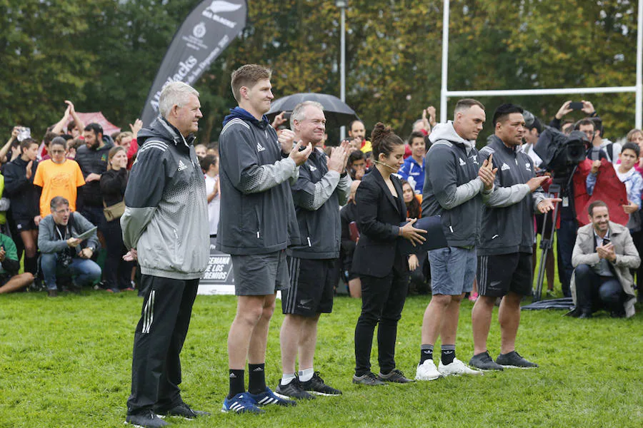 800 niños entrenan con los All Blacks en Gijón