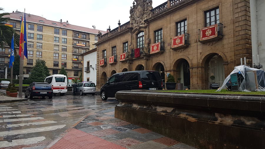 Este jueves llegarán los Reyes a Oviedo y todo tiene que estar en perfecto estado de revista. El Hotel Reconquista y el Teatro Campoamor serán los epicentros.