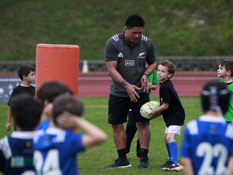 Los jugadores de rugby asturianos, a las órdenes de los All Blacks