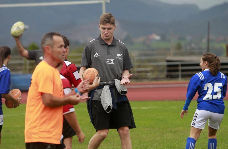 Los jugadores de rugby asturianos, a las órdenes de los All Blacks