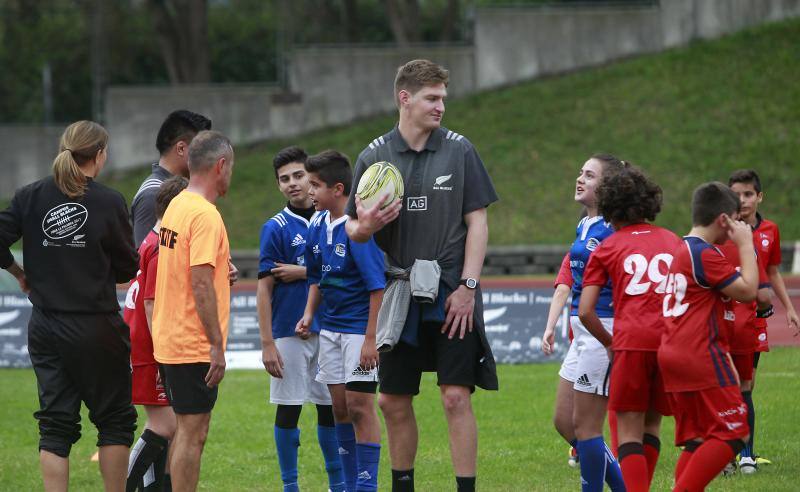 Los jugadores de rugby asturianos, a las órdenes de los All Blacks