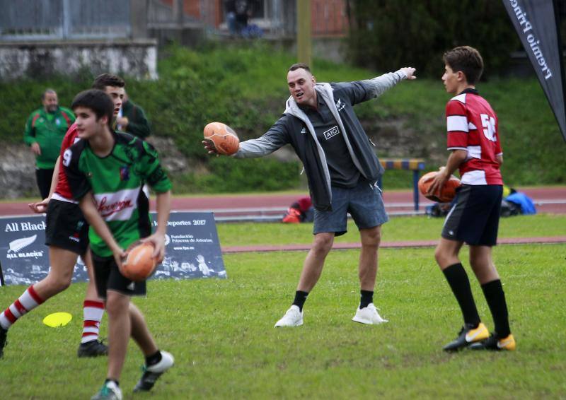 Los jugadores de rugby asturianos, a las órdenes de los All Blacks