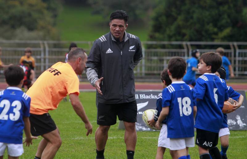 Los jugadores de rugby asturianos, a las órdenes de los All Blacks