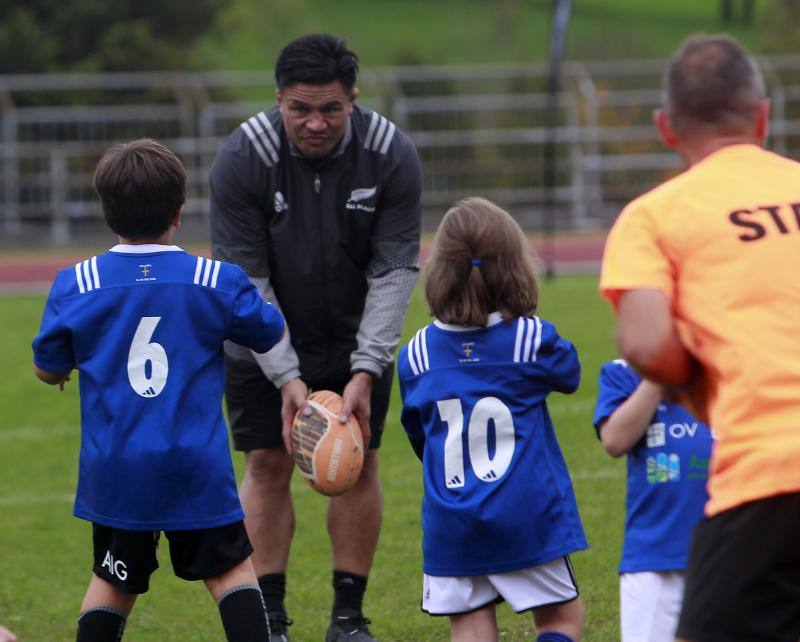 Los jugadores de rugby asturianos, a las órdenes de los All Blacks