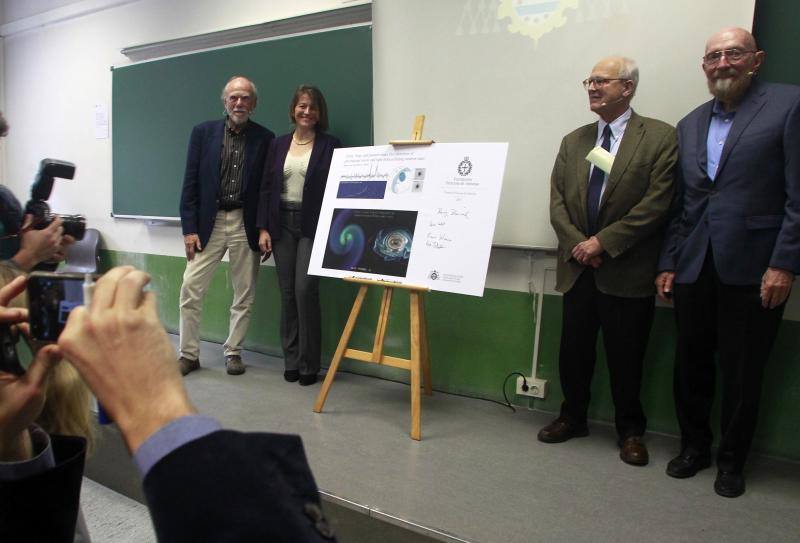 Numerosos estudiantes acudieron al encuentro con los galardonados con el Premio Princesa de Asturias de Investigación Científica y Técnica