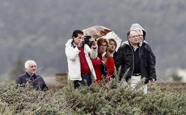 Intensa búsqueda de Chano Castañón en la playa de As Illas en Ribadeo