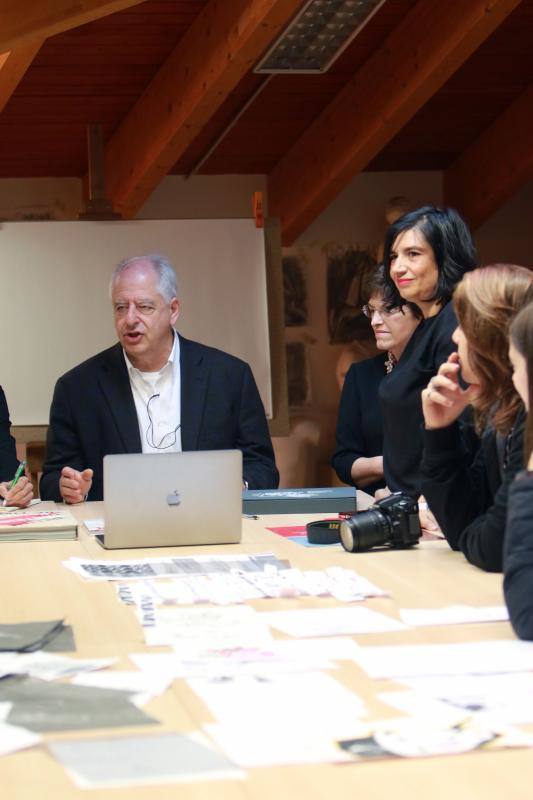 Encuentro del Premio Princesa de las Artes William Kentridge con estudiantes de Mieres