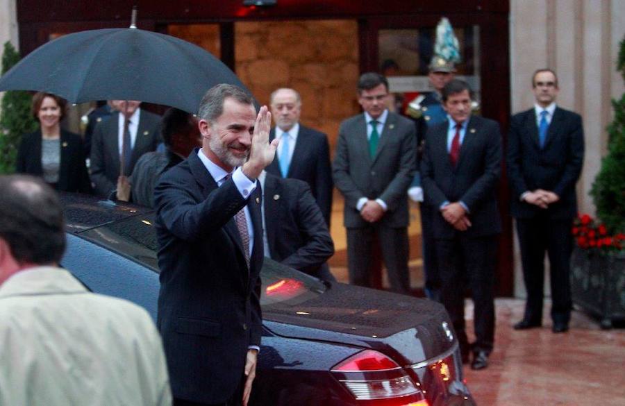 Los Reyes a su llegada al Auditorio Príncipe Felipe de Oviedo