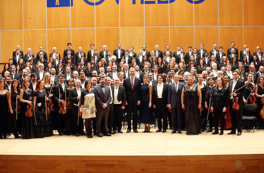 Los Reyes asisten al concierto de la OSPA en el Auditorio de Oviedo