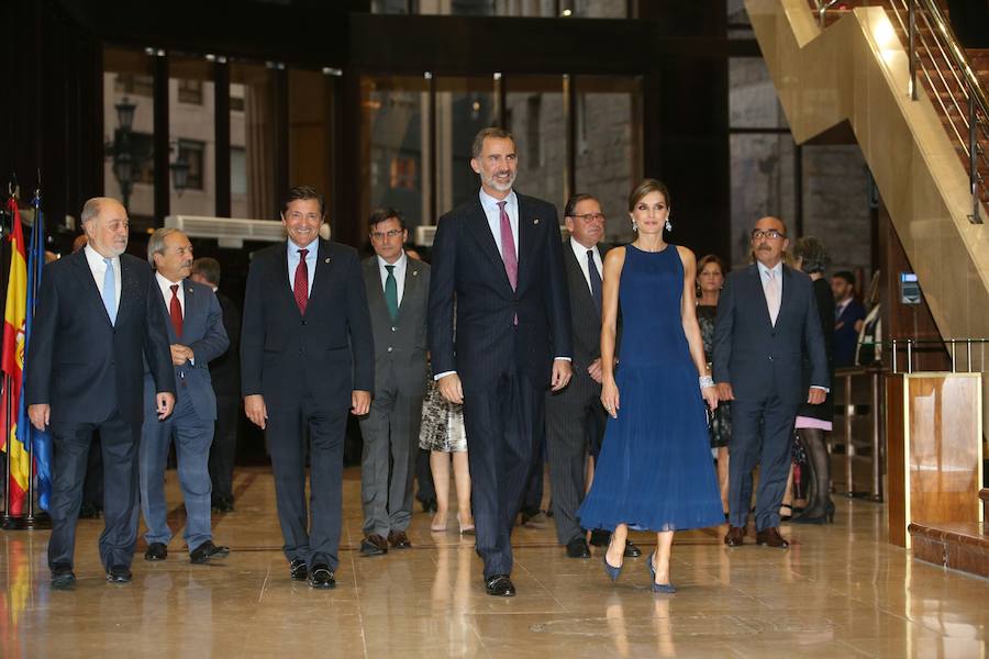 Los Reyes a su llegada al Auditorio Príncipe Felipe de Oviedo