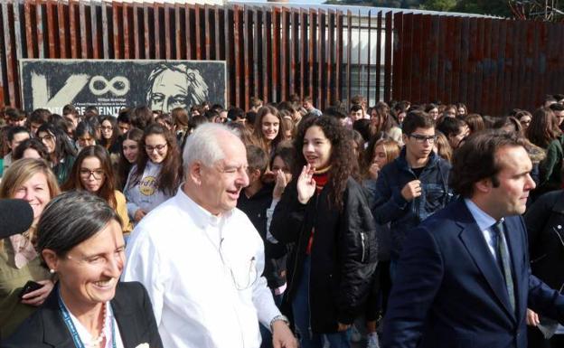 Imagen. Encuentro del Premio Princesa de las Artes con estudiantes de Mieres.