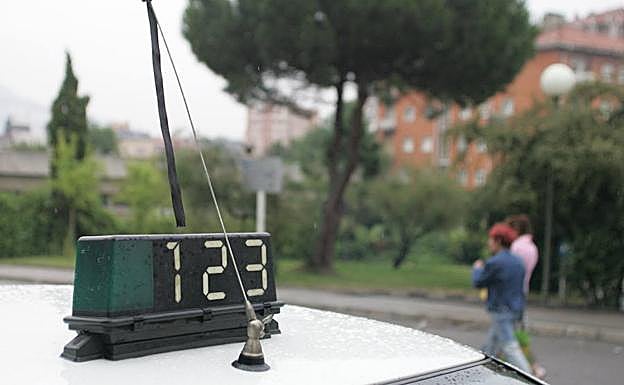 Los taxis de Oviedo tendrán que parar, obligatoriamente, una vez a la semana