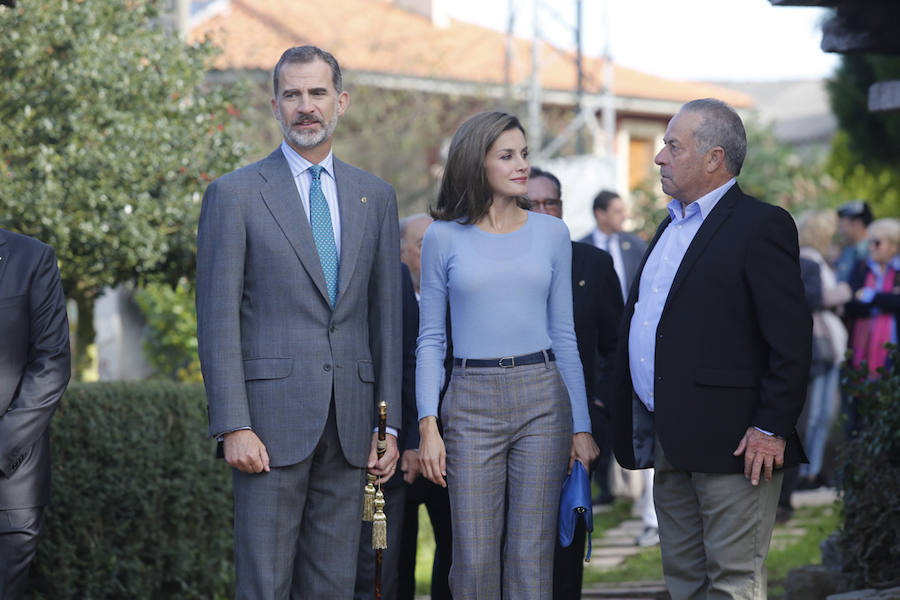 Los Reyes entregan a Poreñu el premio al Pueblo Ejemplar de Asturias 2017