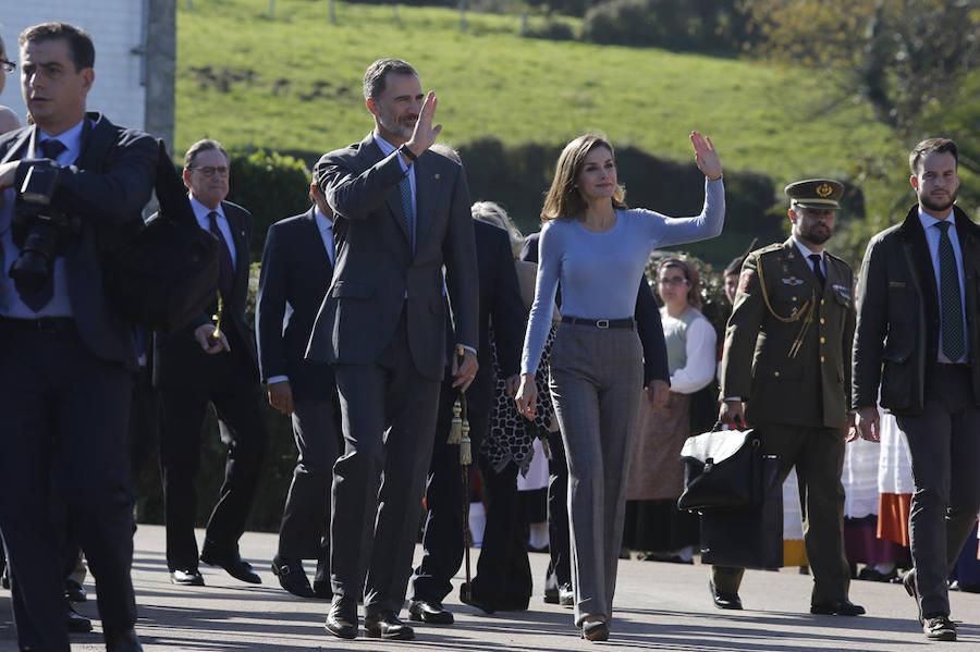 Los Reyes entregan a Poreñu el premio al Pueblo Ejemplar de Asturias 2017