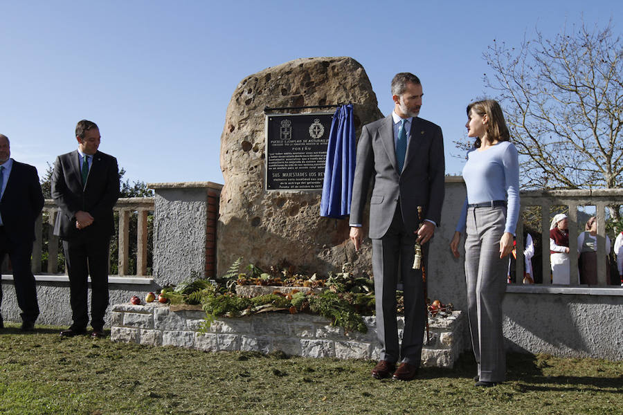 Los Reyes entregan a Poreñu el premio al Pueblo Ejemplar de Asturias 2017