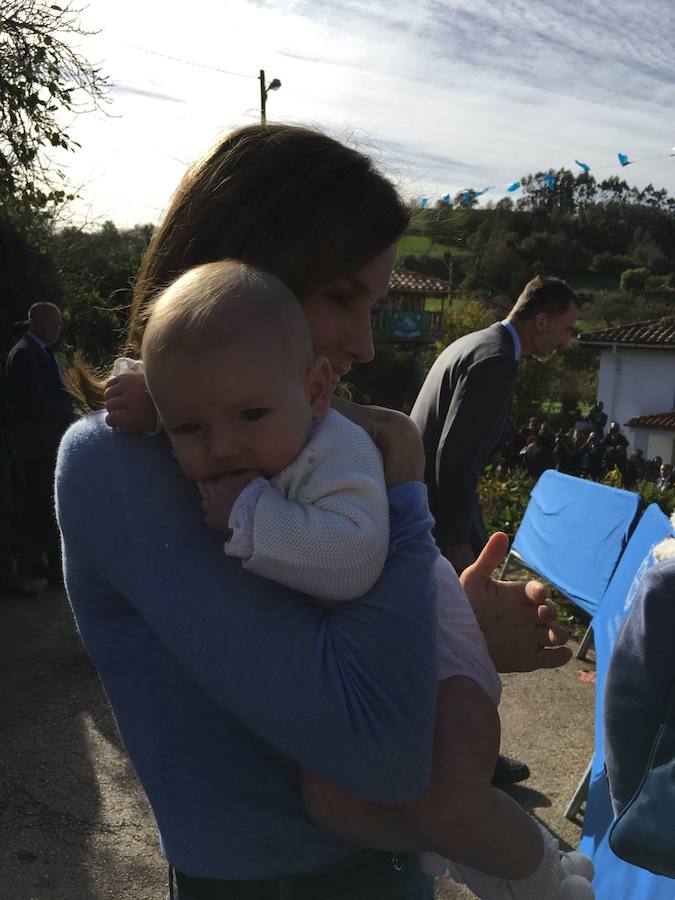 Se trata del hermano del pequeño Liam, el niño que ha seguido a los reyes desde 2013 a todas las entregas del Premio Princesa de Asturias al pueblo ejemplar 