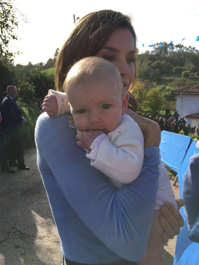 Se trata del hermano del pequeño Liam, el niño que ha seguido a los reyes desde 2013 a todas las entregas del Premio Princesa de Asturias al pueblo ejemplar 