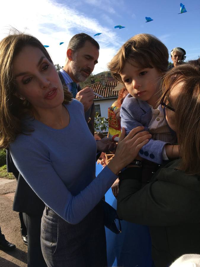 Se trata del hermano del pequeño Liam, el niño que ha seguido a los reyes desde 2013 a todas las entregas del Premio Princesa de Asturias al pueblo ejemplar 