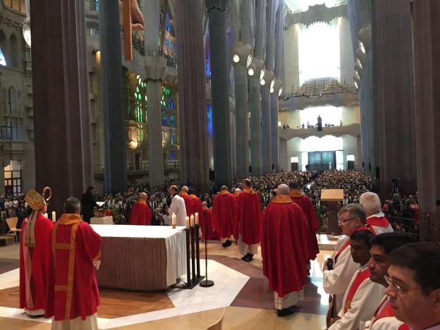 Un momento de la ceremonia de beatificación de los 109 mártires claretianos, en la Sagrada Familia. 