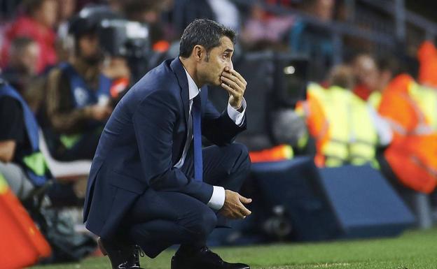 Ernesto Valverde, pensativo durante un partido. 