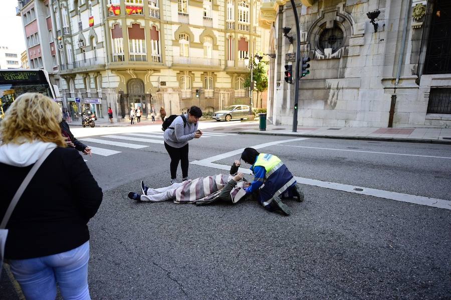 Herido un hombre tras ser arrollado por un autobús urbano en Oviedo