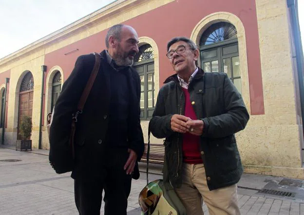 Iván Dasto y Roberto Sánchez Ramos, ayer, en Trascorrales. 
