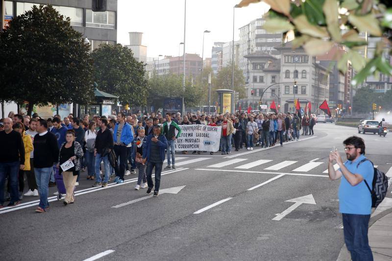 Los trabajadores de Duro se manifiestan en Gijón