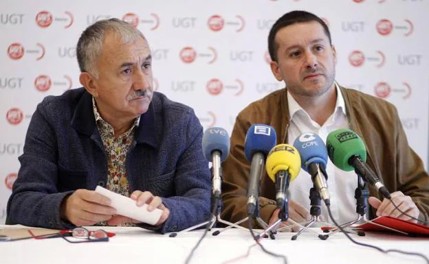 Pepe Álvarez y Javier Fernández Lanero durante la rueda de prensa. 