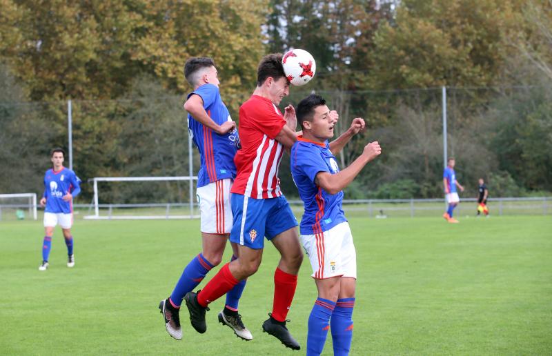 Un gol de Gaspar desniveló un derbi más aguerrido que brillante y afianza a los gijoneses en el liderato