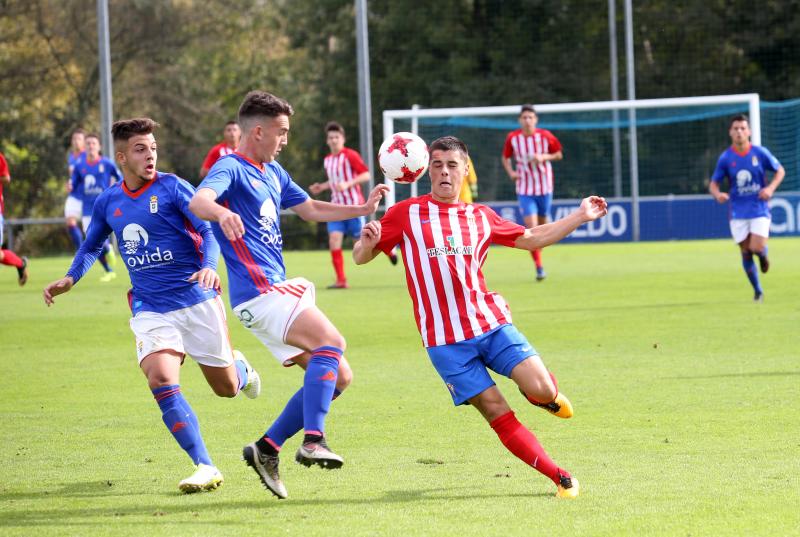 Un gol de Gaspar desniveló un derbi más aguerrido que brillante y afianza a los gijoneses en el liderato