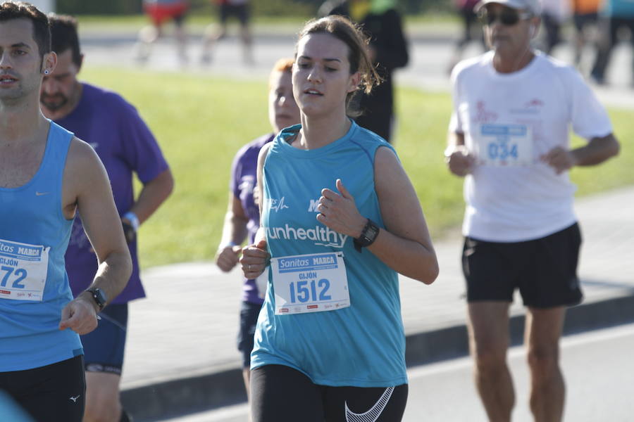 El luarqués estableció un nuevo récord de la prueba, en la que Verónica Pérez logró el triunfo en categoría femenina en su vuelta a la competición