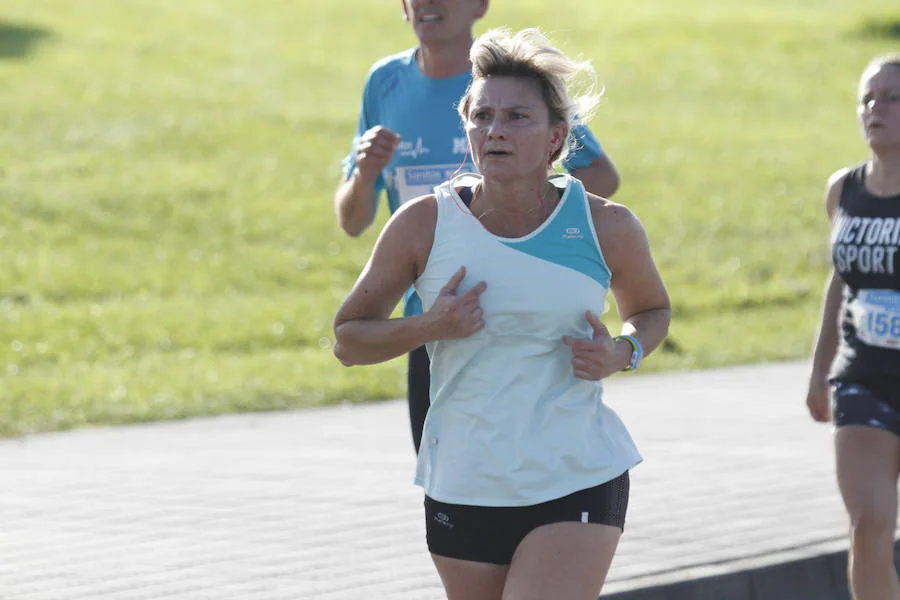 El luarqués estableció un nuevo récord de la prueba, en la que Verónica Pérez logró el triunfo en categoría femenina en su vuelta a la competición