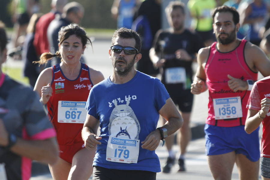 El luarqués estableció un nuevo récord de la prueba, en la que Verónica Pérez logró el triunfo en categoría femenina en su vuelta a la competición