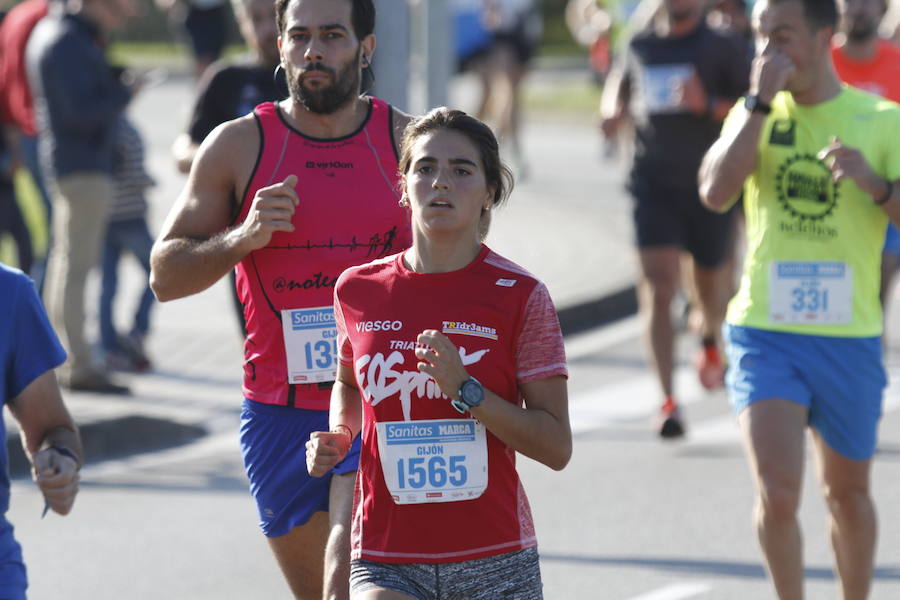 El luarqués estableció un nuevo récord de la prueba, en la que Verónica Pérez logró el triunfo en categoría femenina en su vuelta a la competición