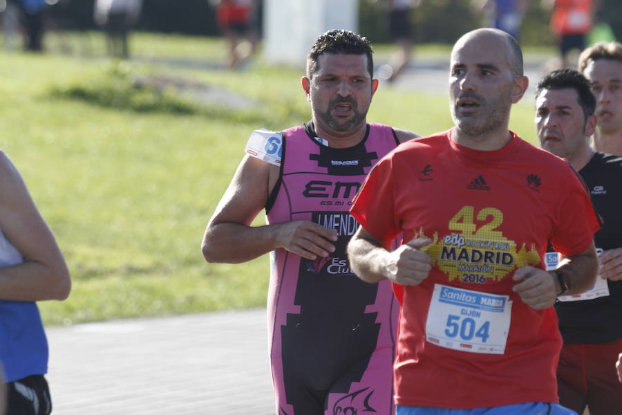 El luarqués estableció un nuevo récord de la prueba, en la que Verónica Pérez logró el triunfo en categoría femenina en su vuelta a la competición