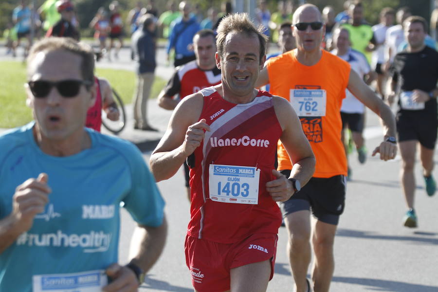 El luarqués estableció un nuevo récord de la prueba, en la que Verónica Pérez logró el triunfo en categoría femenina en su vuelta a la competición