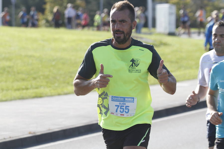 El luarqués estableció un nuevo récord de la prueba, en la que Verónica Pérez logró el triunfo en categoría femenina en su vuelta a la competición