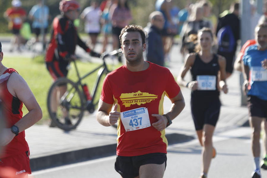 El luarqués estableció un nuevo récord de la prueba, en la que Verónica Pérez logró el triunfo en categoría femenina en su vuelta a la competición