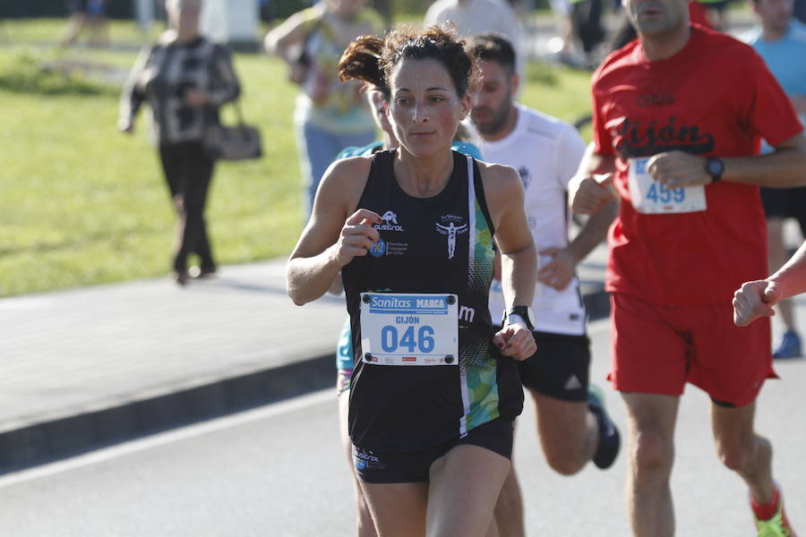 El luarqués estableció un nuevo récord de la prueba, en la que Verónica Pérez logró el triunfo en categoría femenina en su vuelta a la competición