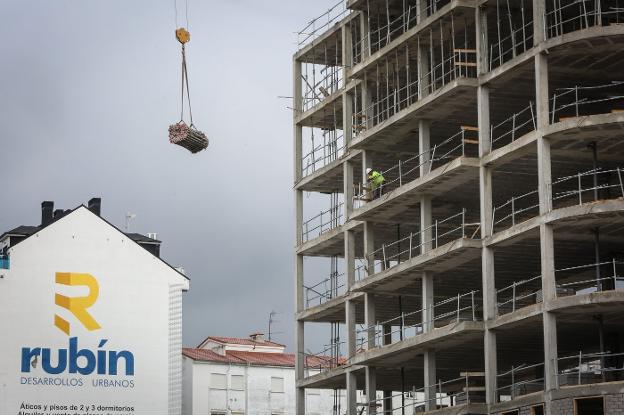 Edificio de viviendas en construcción en Avilés. 