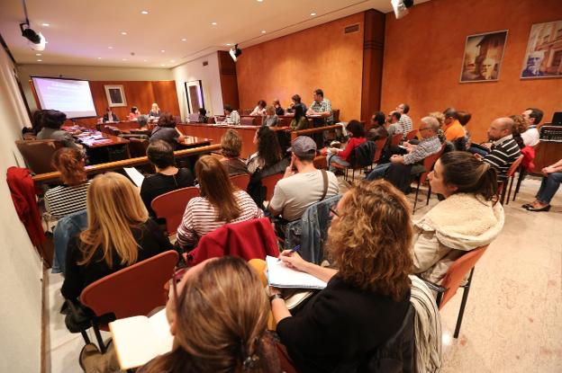 La reunión, ayer por la tarde, del Consejo Escolar Municipal. 